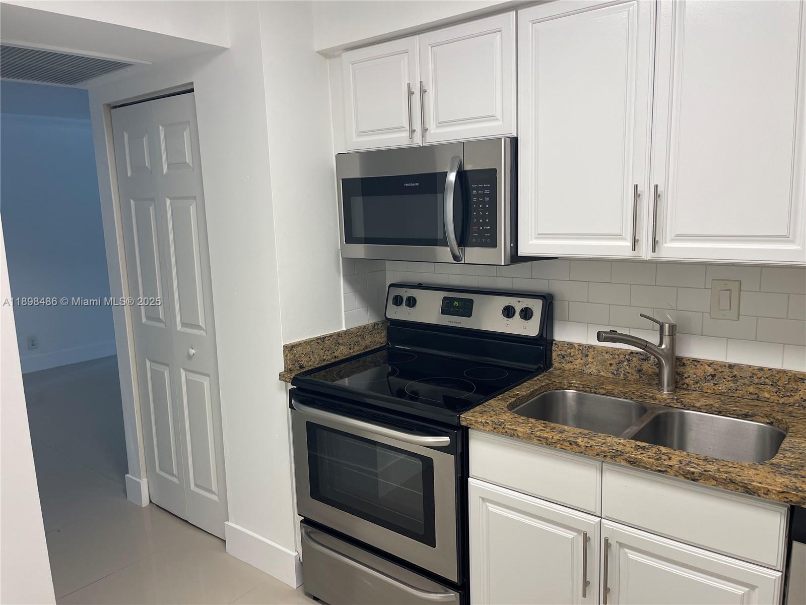 PARC CENTRAL AVENTURA EAS - Residential Lease