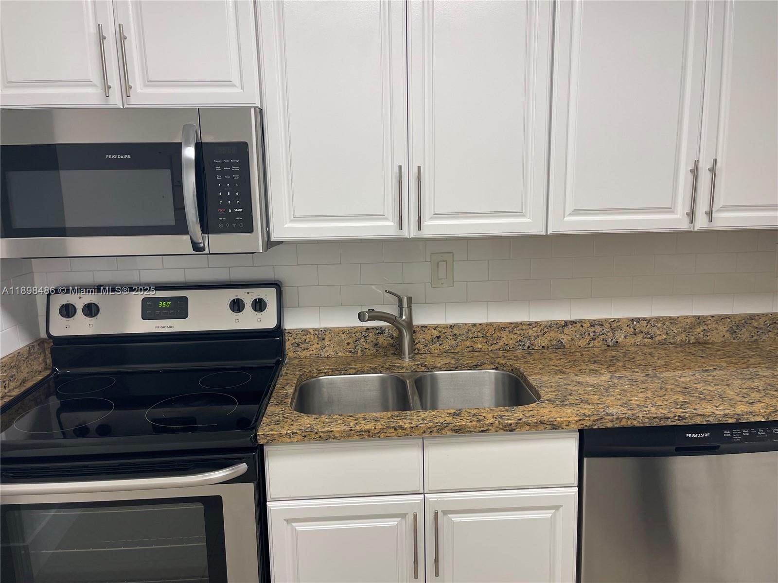 PARC CENTRAL AVENTURA EAS - Residential Lease