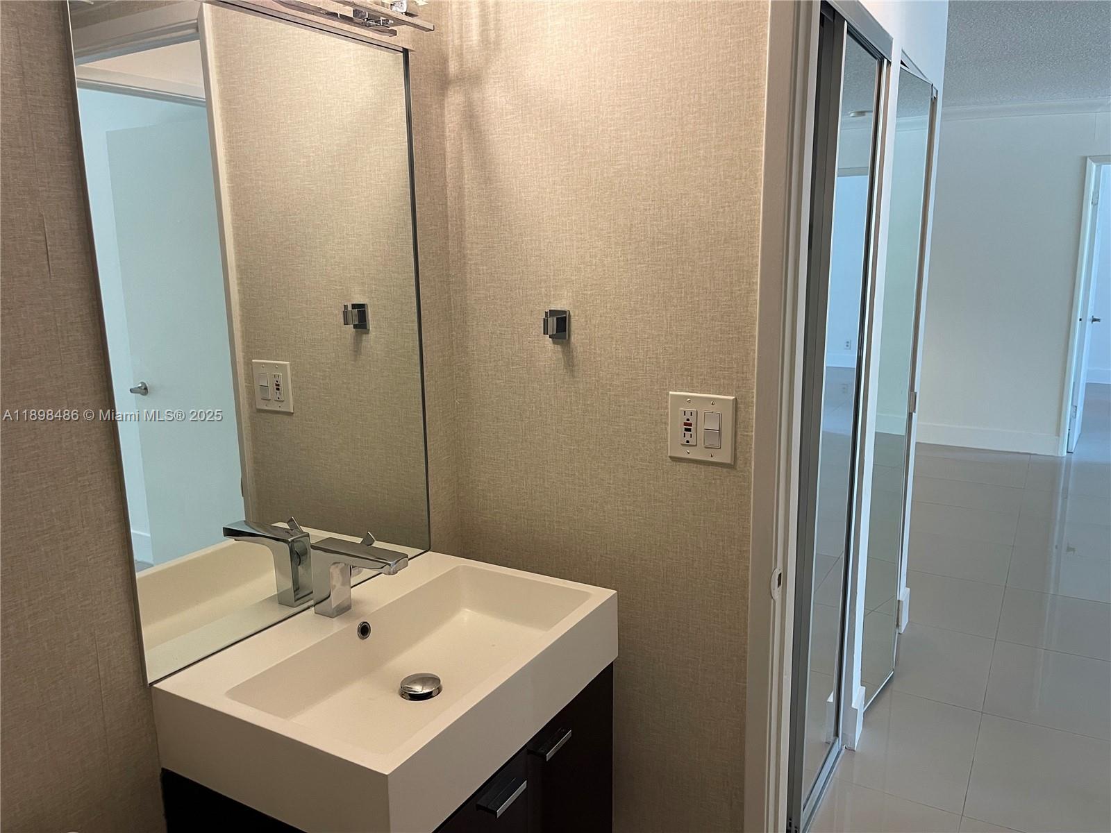 PARC CENTRAL AVENTURA EAS - Residential Lease