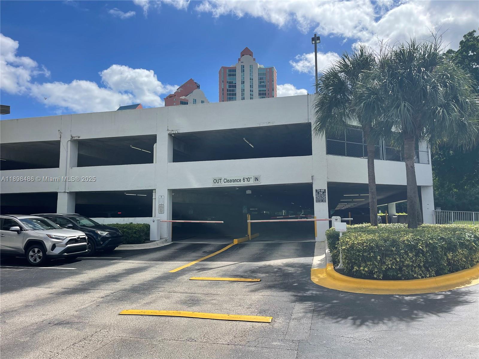 PARC CENTRAL AVENTURA EAS - Residential Lease