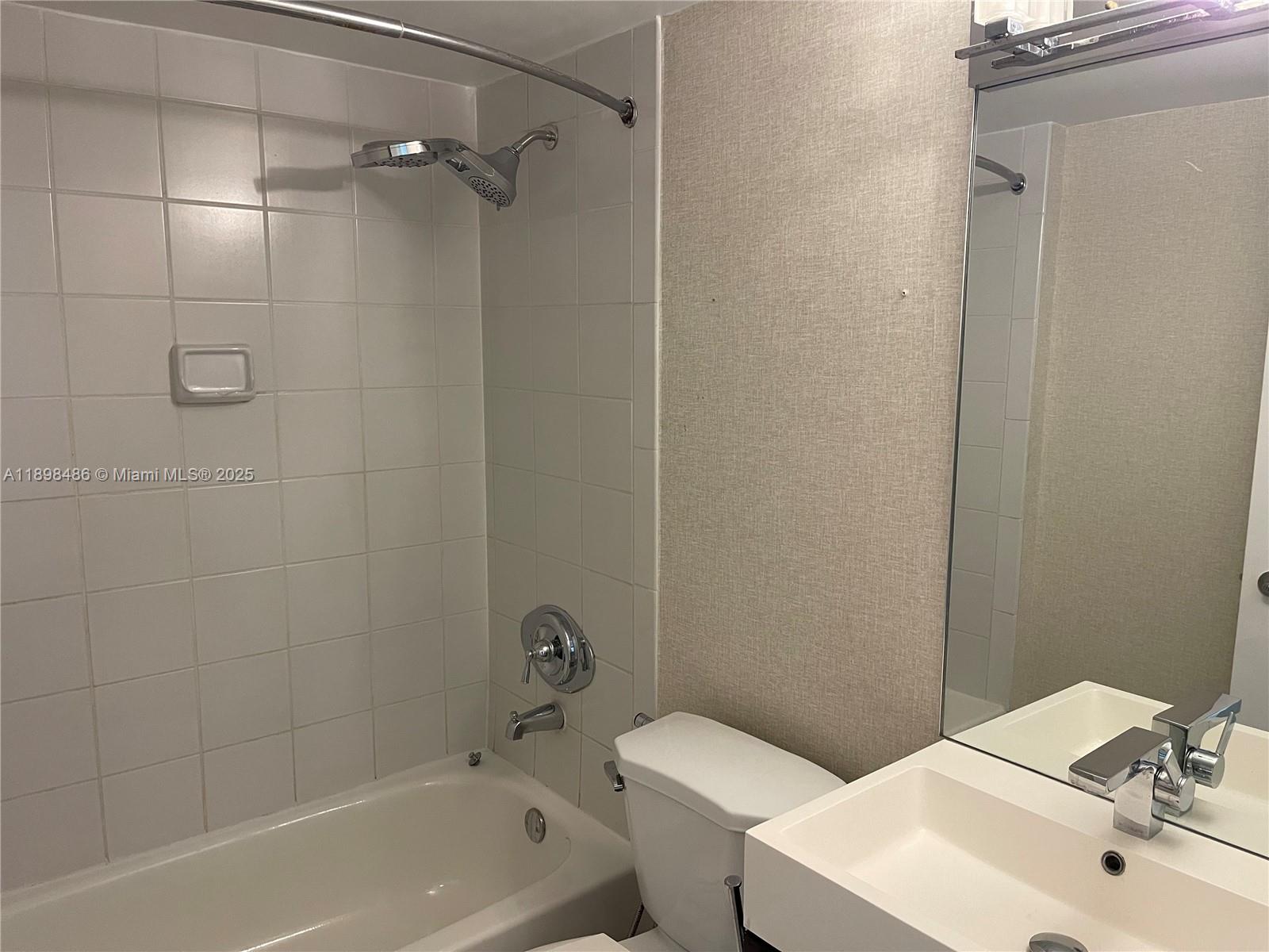 PARC CENTRAL AVENTURA EAS - Residential Lease