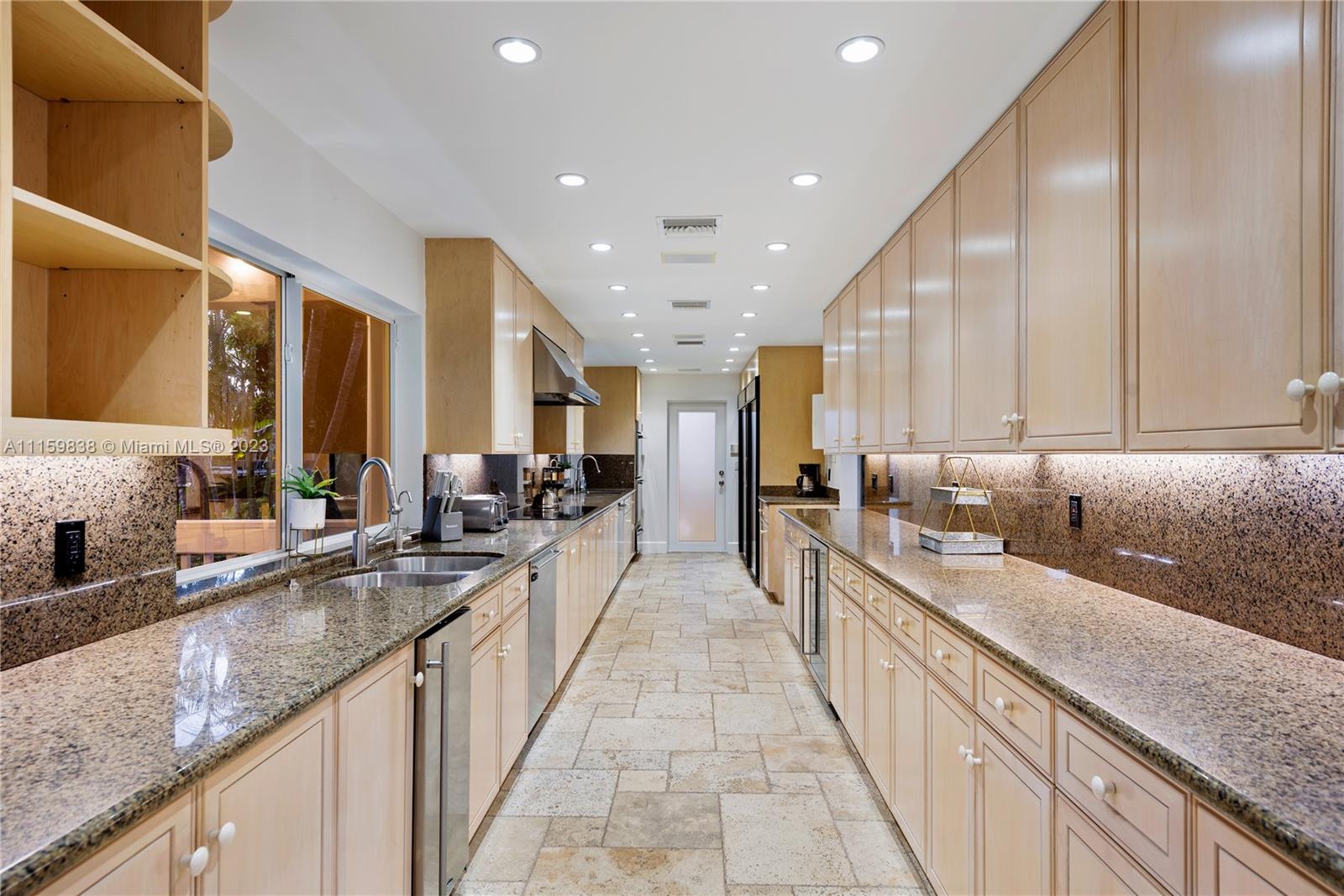 HOLLYWOOD GOLF ESTATES SE - Residential