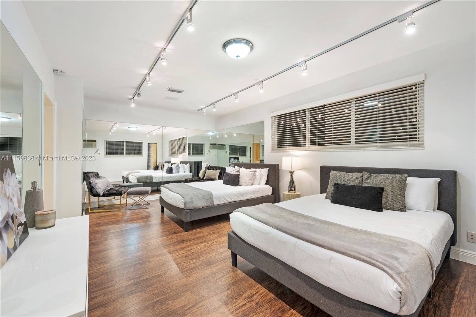 HOLLYWOOD GOLF ESTATES SE - Residential