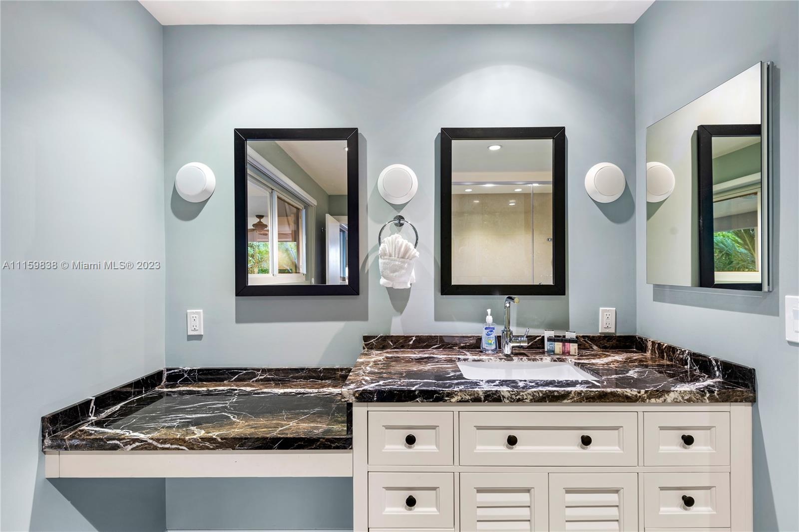 HOLLYWOOD GOLF ESTATES SE - Residential