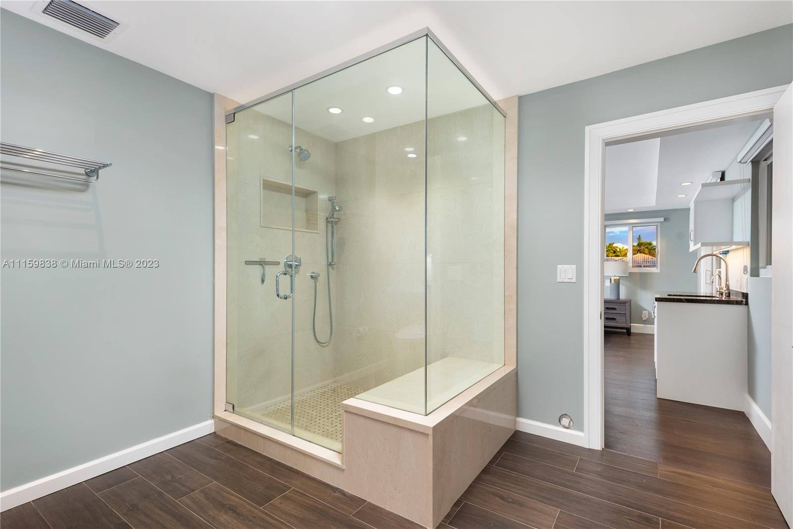 HOLLYWOOD GOLF ESTATES SE - Residential