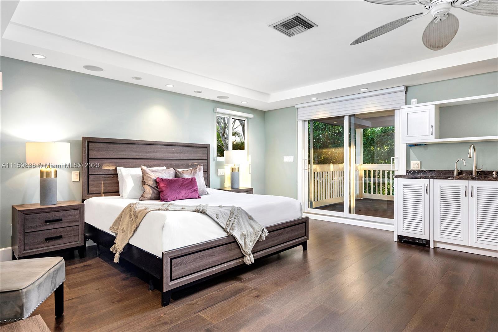 HOLLYWOOD GOLF ESTATES SE - Residential