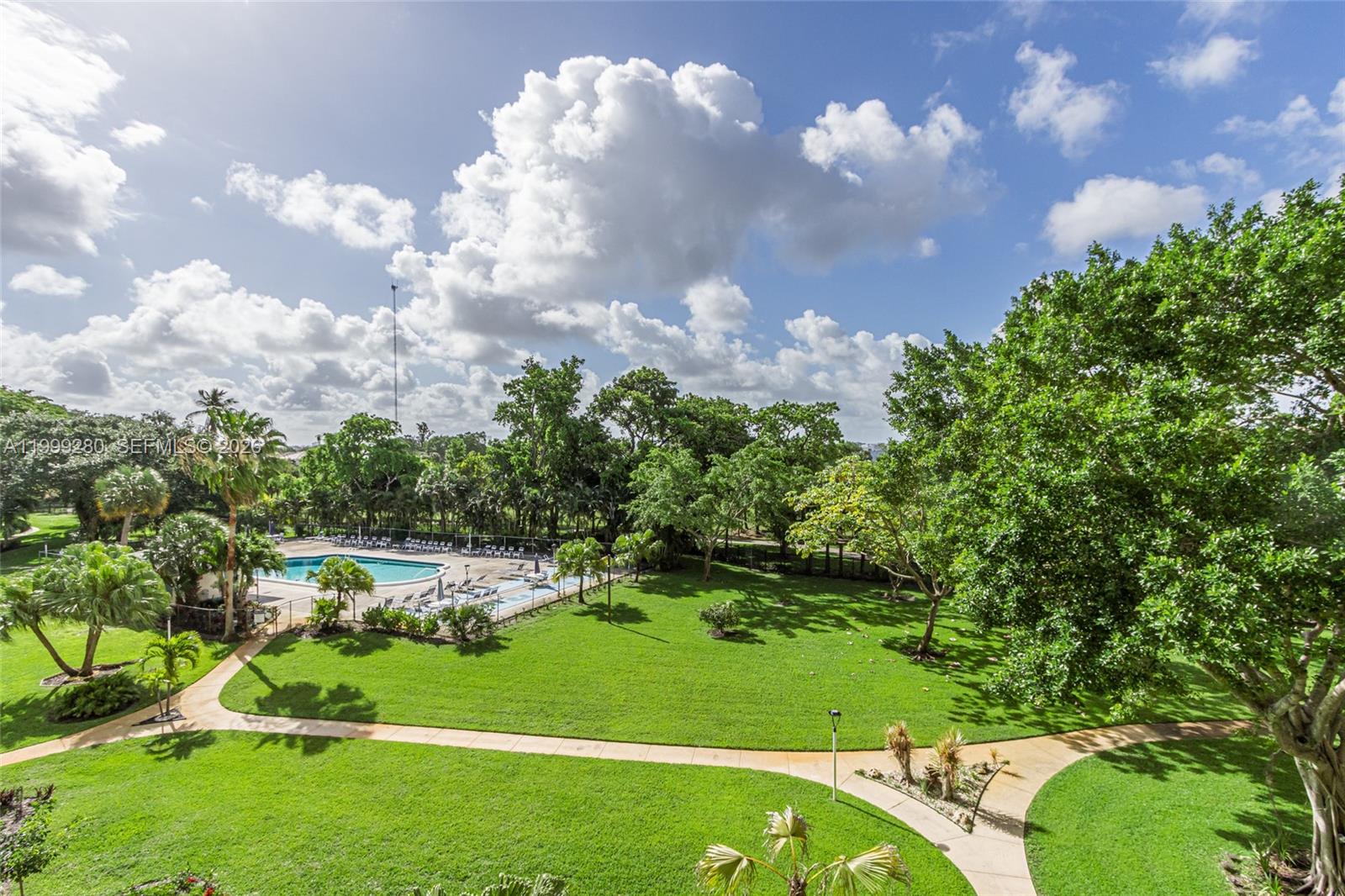 4330 Hillcrest Dr 405