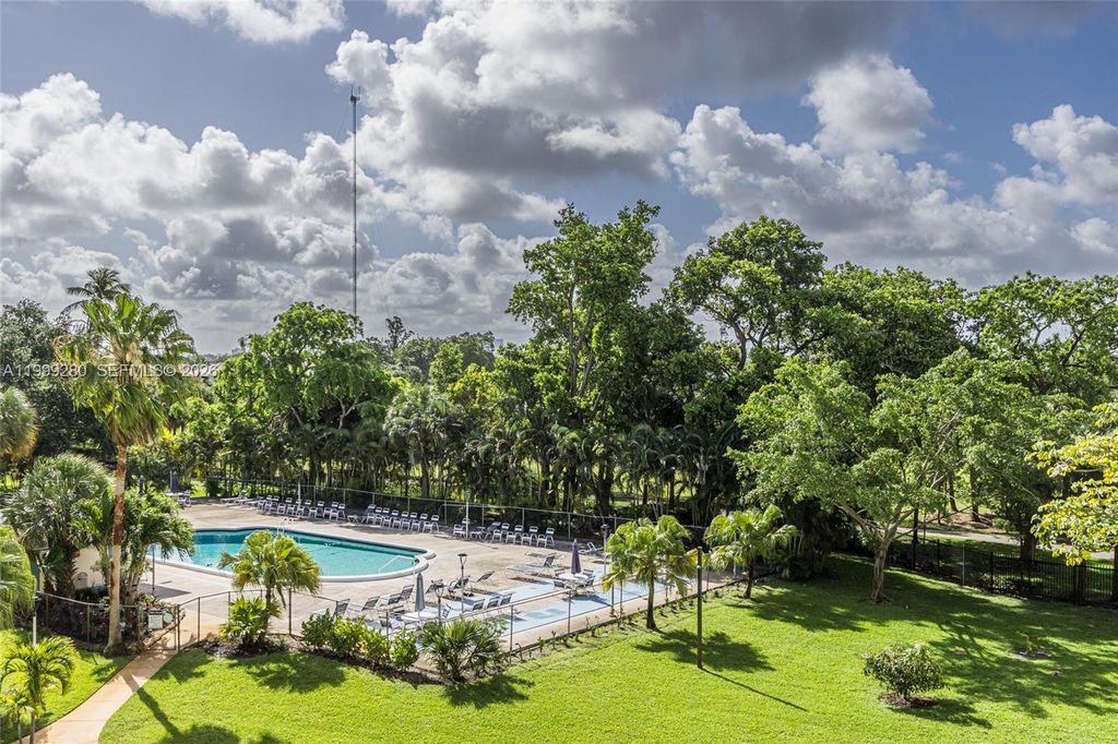 Photo of 4330 Hillcrest Dr #405, Hollywood, FL 33021 (MLS # A11999280)