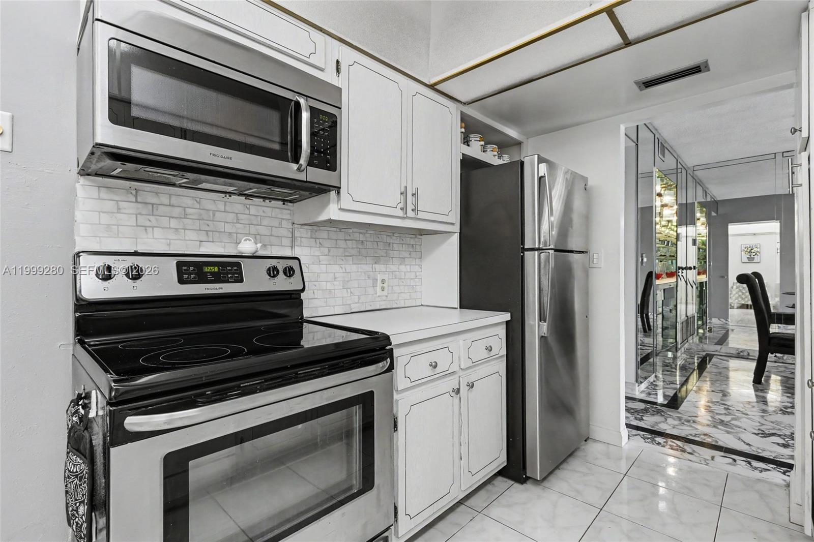 HILLCREST EAST NO 23 COND - Residential