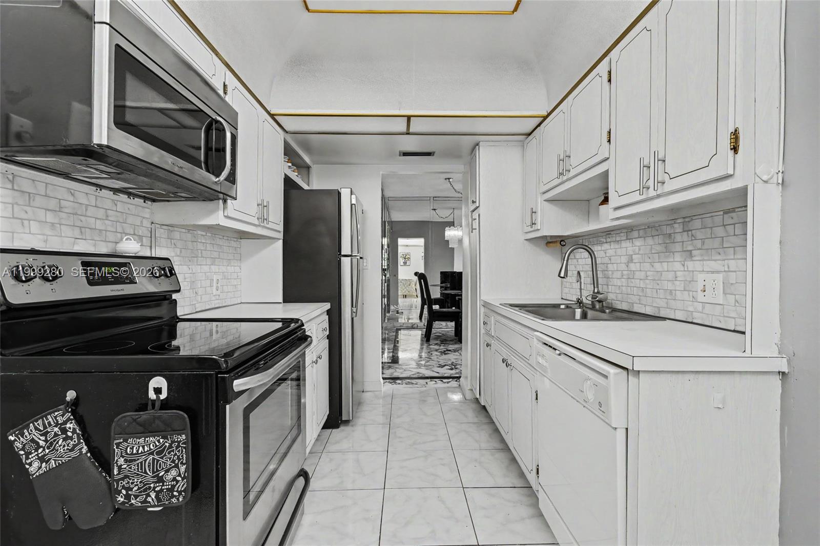 HILLCREST EAST NO 23 COND - Residential