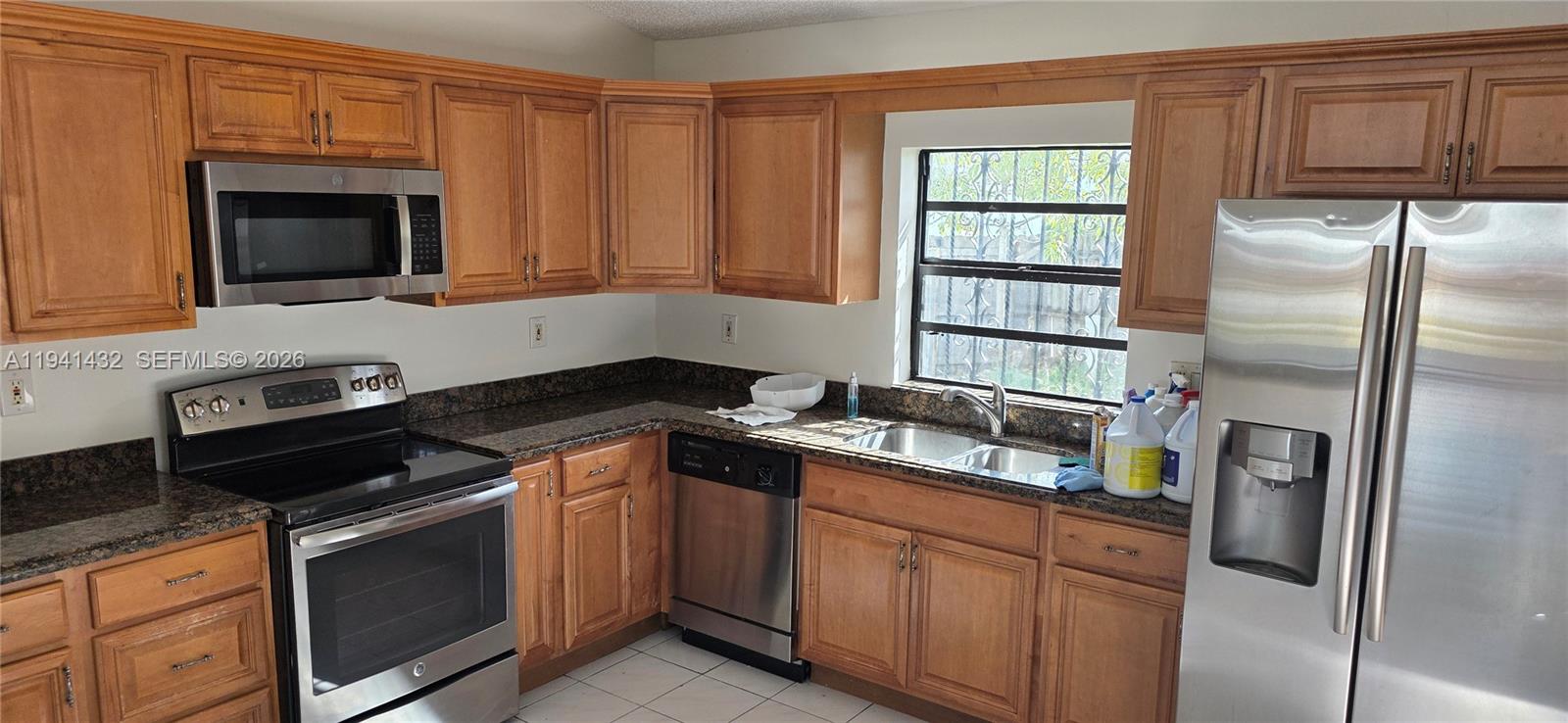 WESTWIND LAKES SEC 5 - Residential Lease