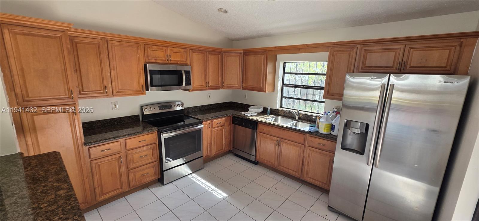 WESTWIND LAKES SEC 5 - Residential Lease