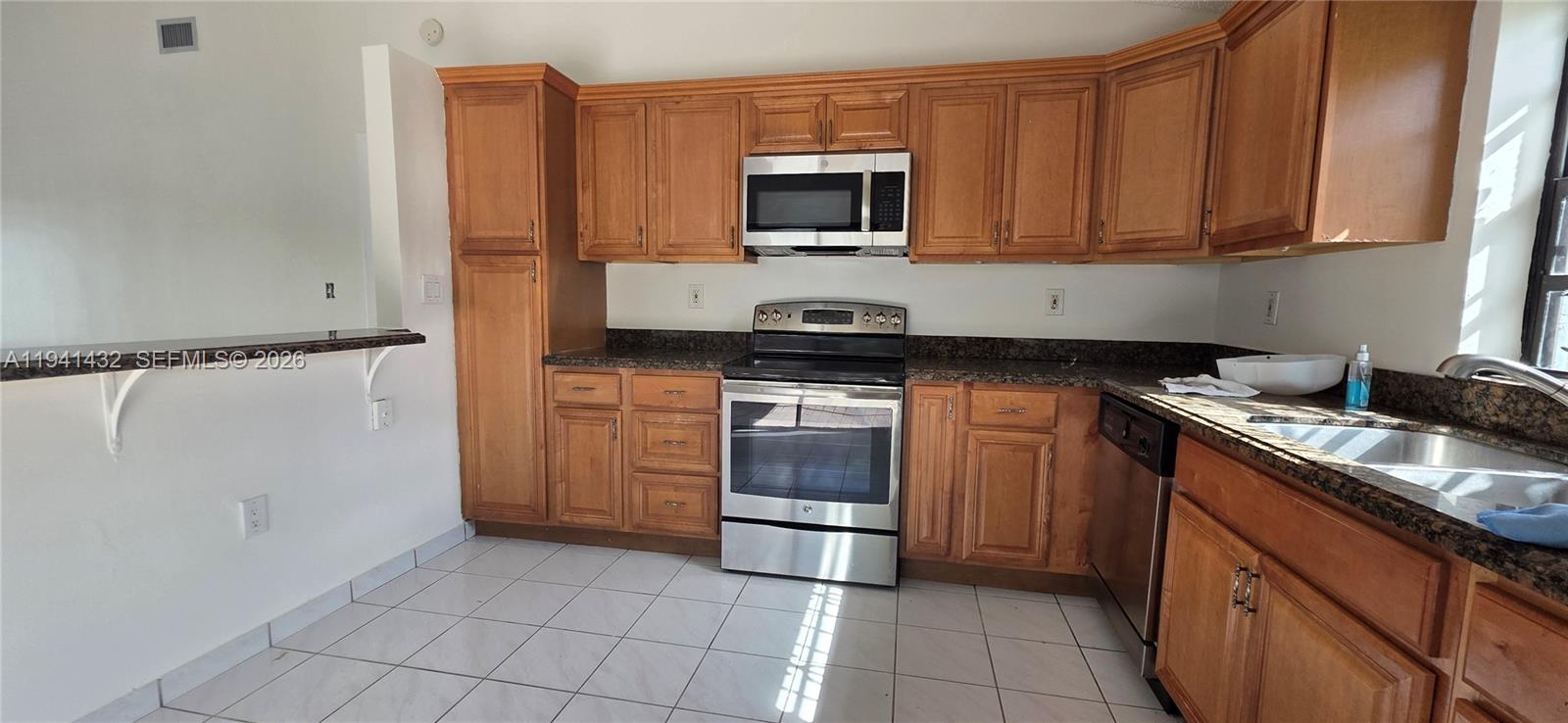 WESTWIND LAKES SEC 5 - Residential Lease