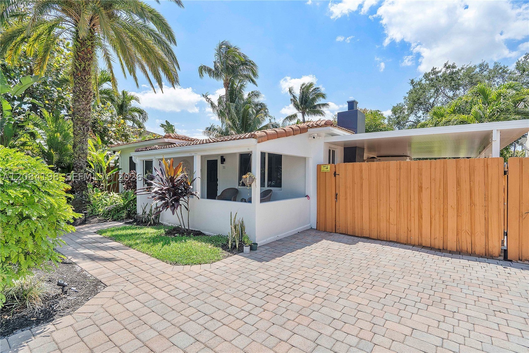 705 SW 8th Ave