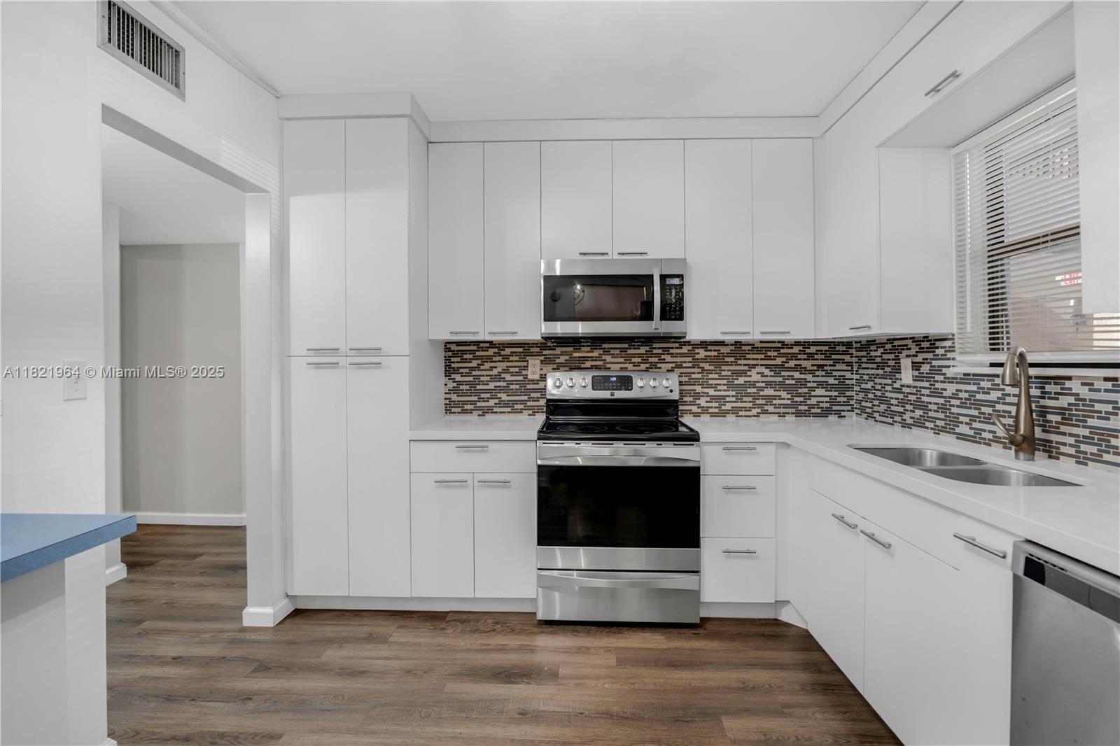 SUMMERTREE VILG CALIF CL - Residential