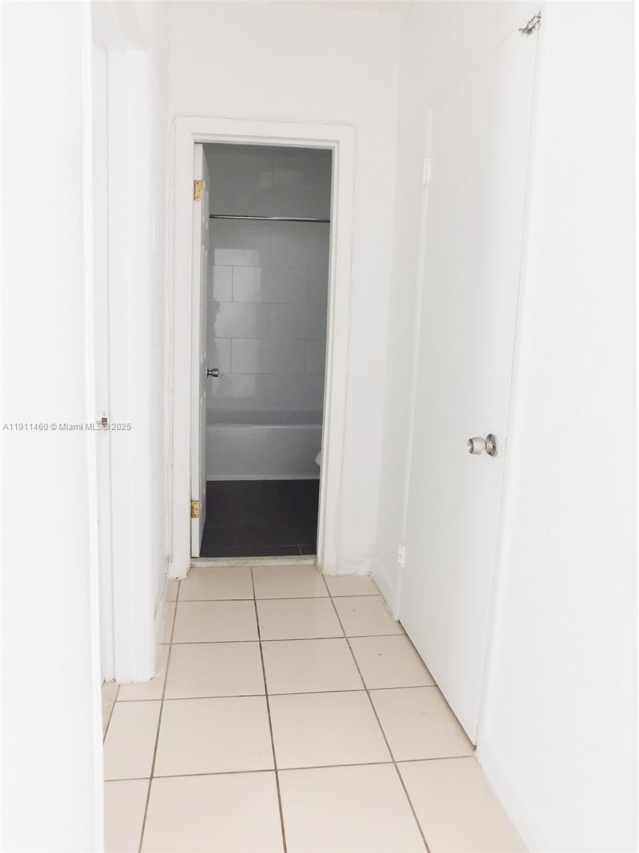 MARSEILLES DECO CONDO - Residential Lease