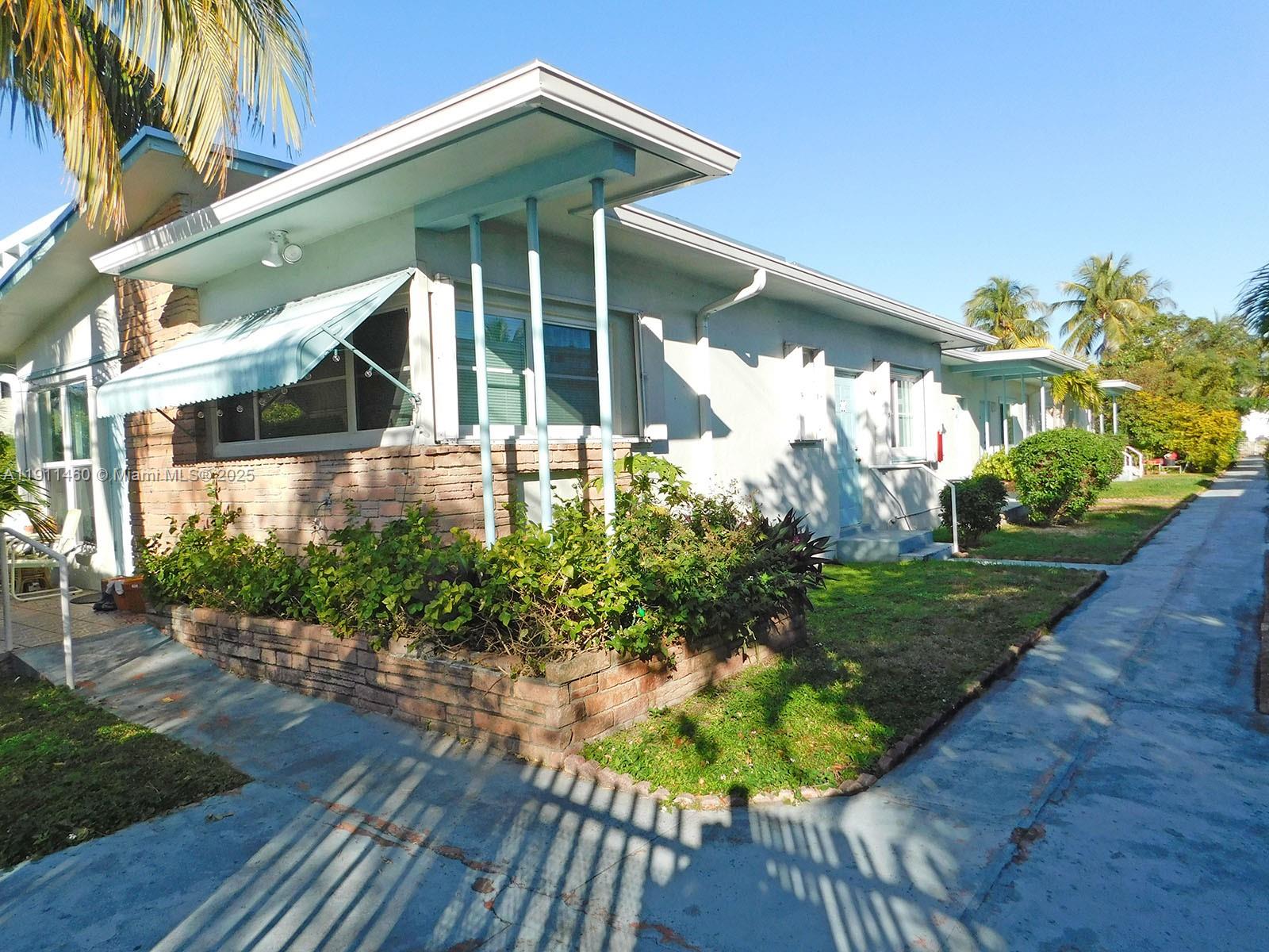 MARSEILLES DECO CONDO - Residential Lease