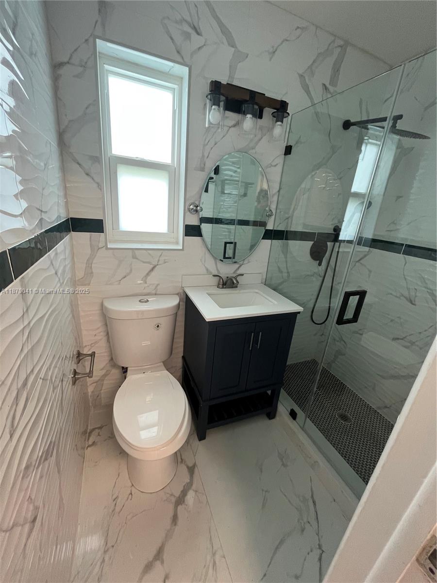 HOLLYWOOD HOMESITES HIGH - Residential Lease