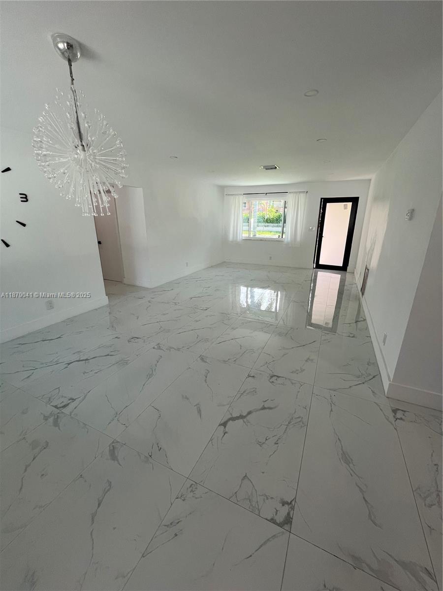 HOLLYWOOD HOMESITES HIGH - Residential Lease