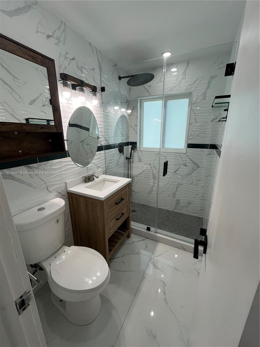 HOLLYWOOD HOMESITES HIGH - Residential Lease