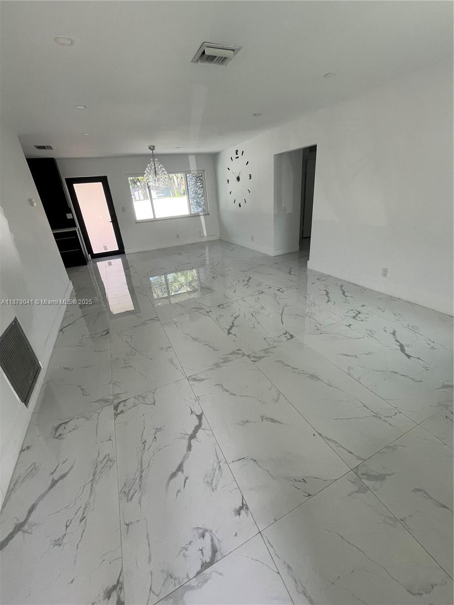 HOLLYWOOD HOMESITES HIGH - Residential Lease