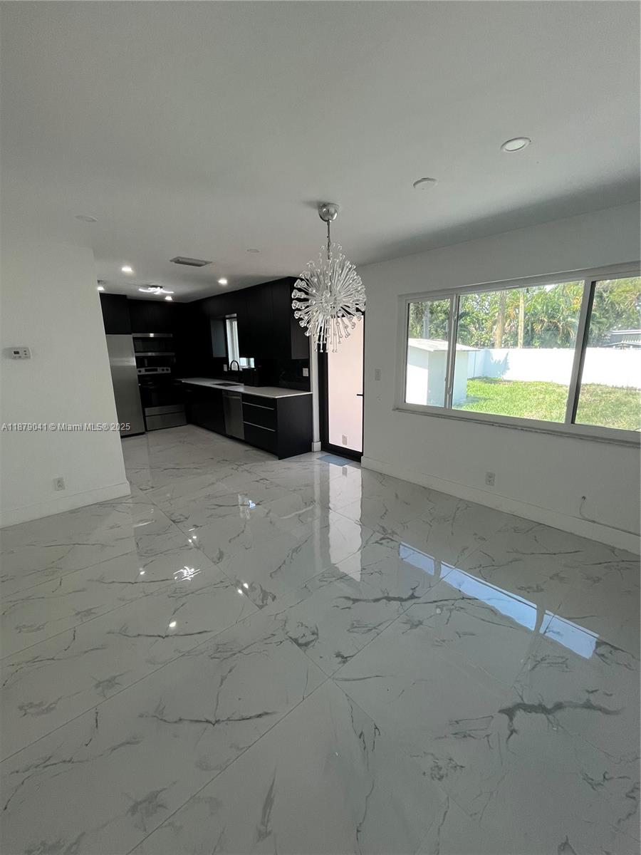 HOLLYWOOD HOMESITES HIGH - Residential Lease