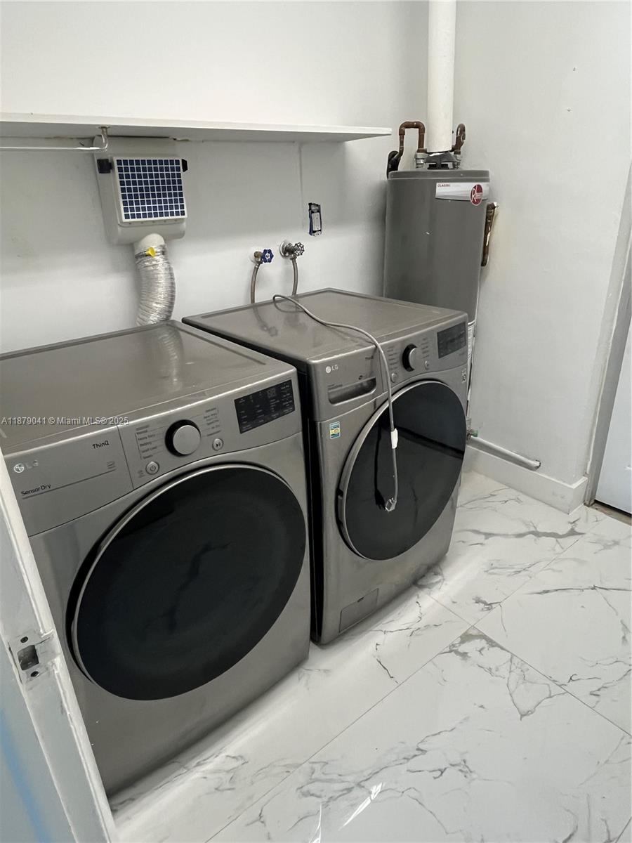 HOLLYWOOD HOMESITES HIGH - Residential Lease