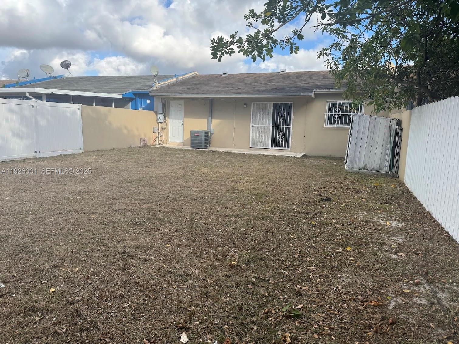 LESLIE ESTATES SEC 2 - Residential Lease