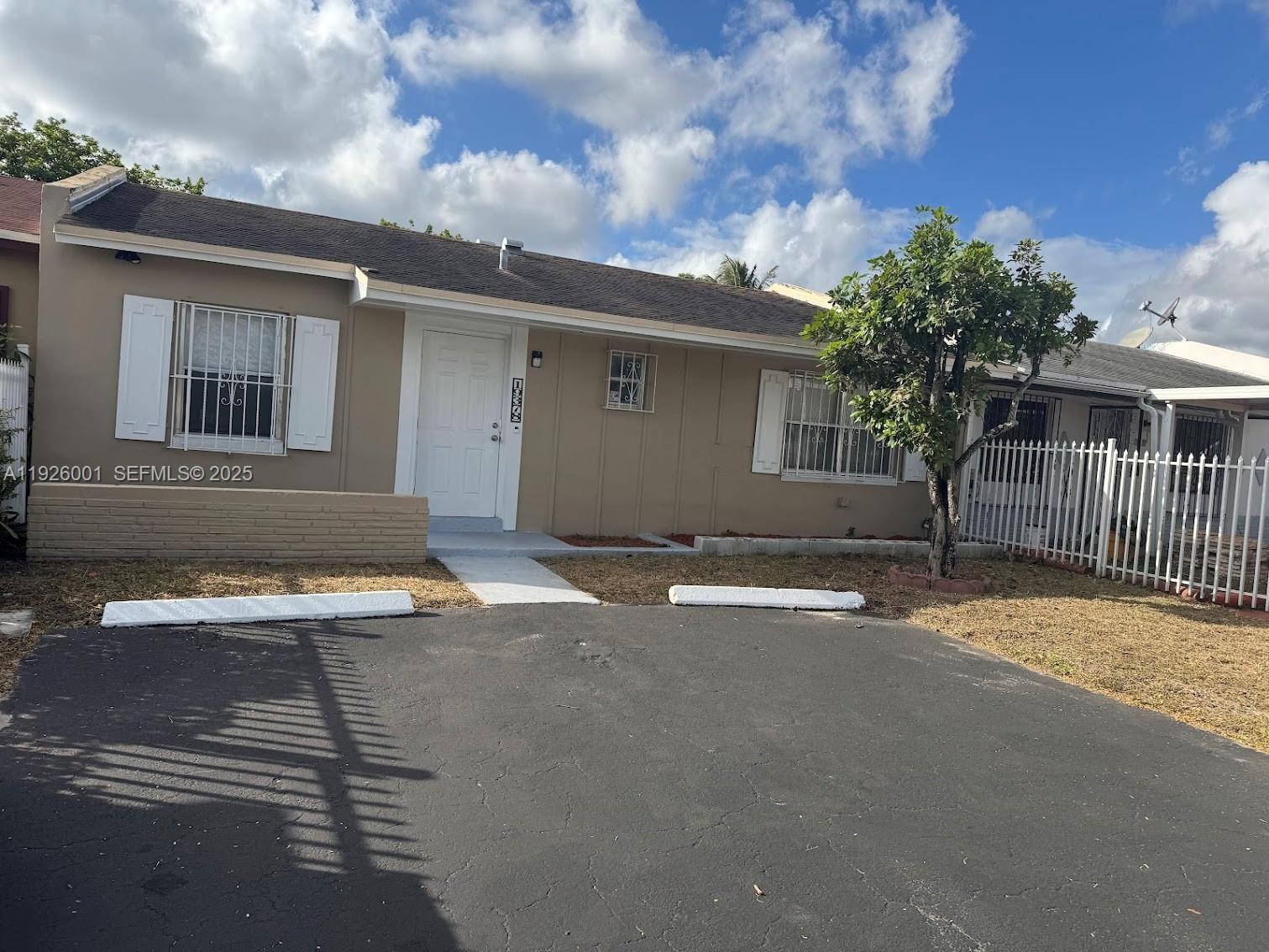 LESLIE ESTATES SEC 2 - Residential Lease