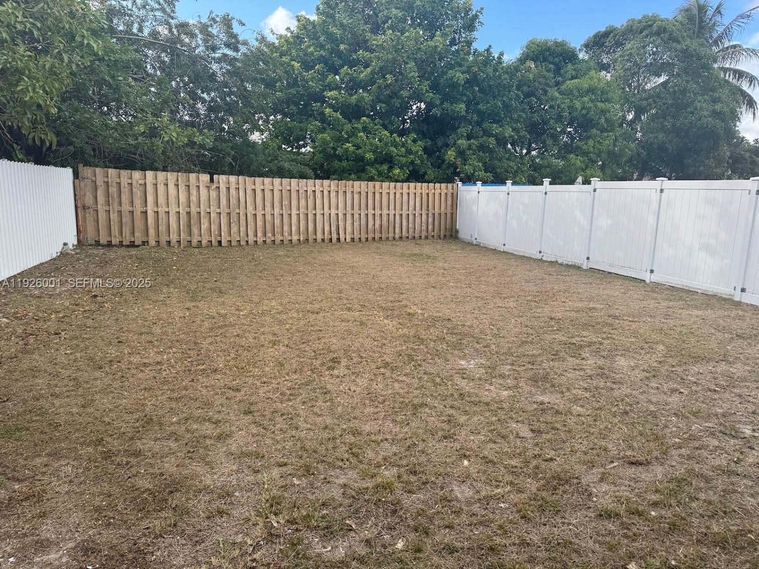 LESLIE ESTATES SEC 2 - Residential Lease