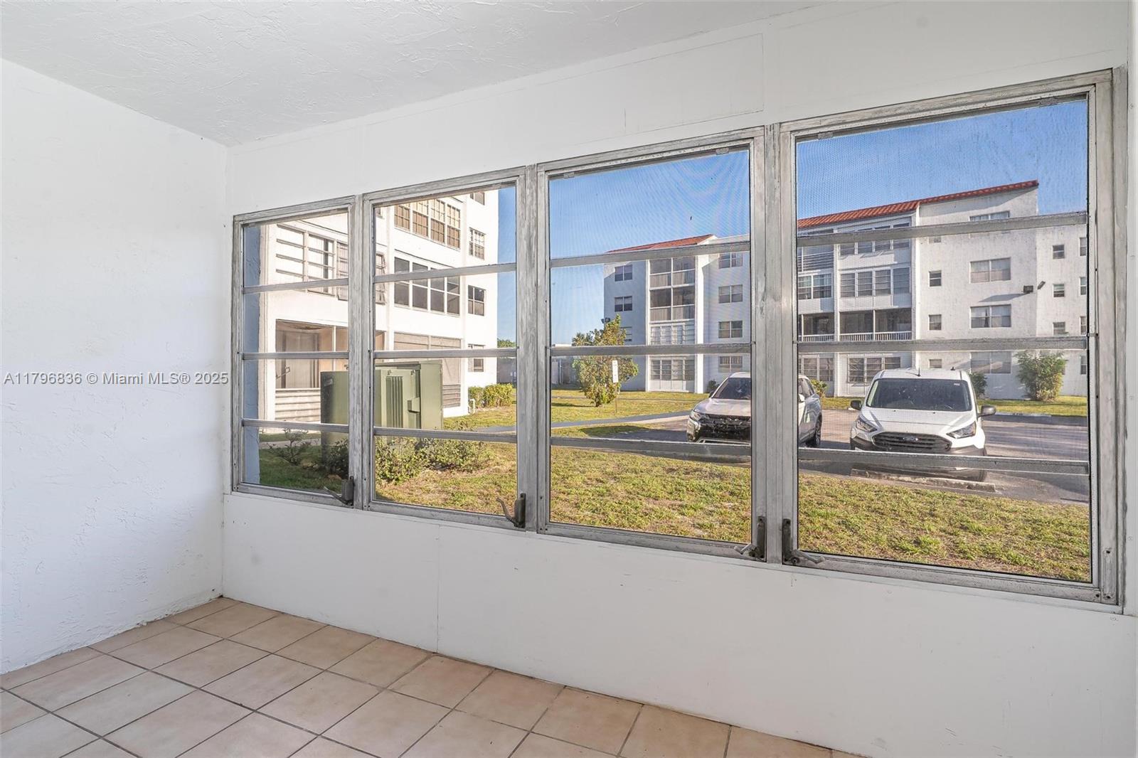 SOMERSET AT LAUDERDALE - Residential