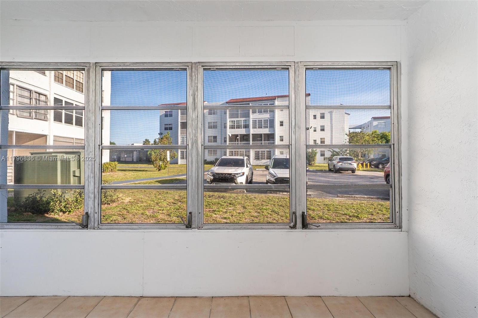 SOMERSET AT LAUDERDALE - Residential