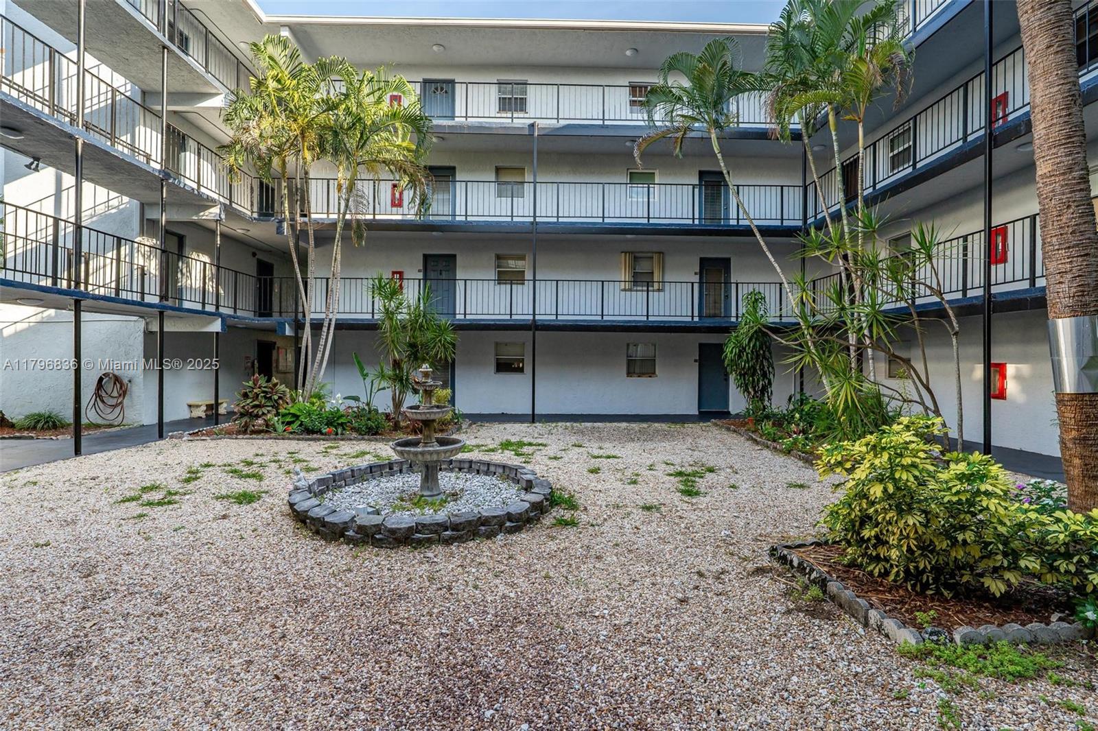 2860 Somerset Dr 101K