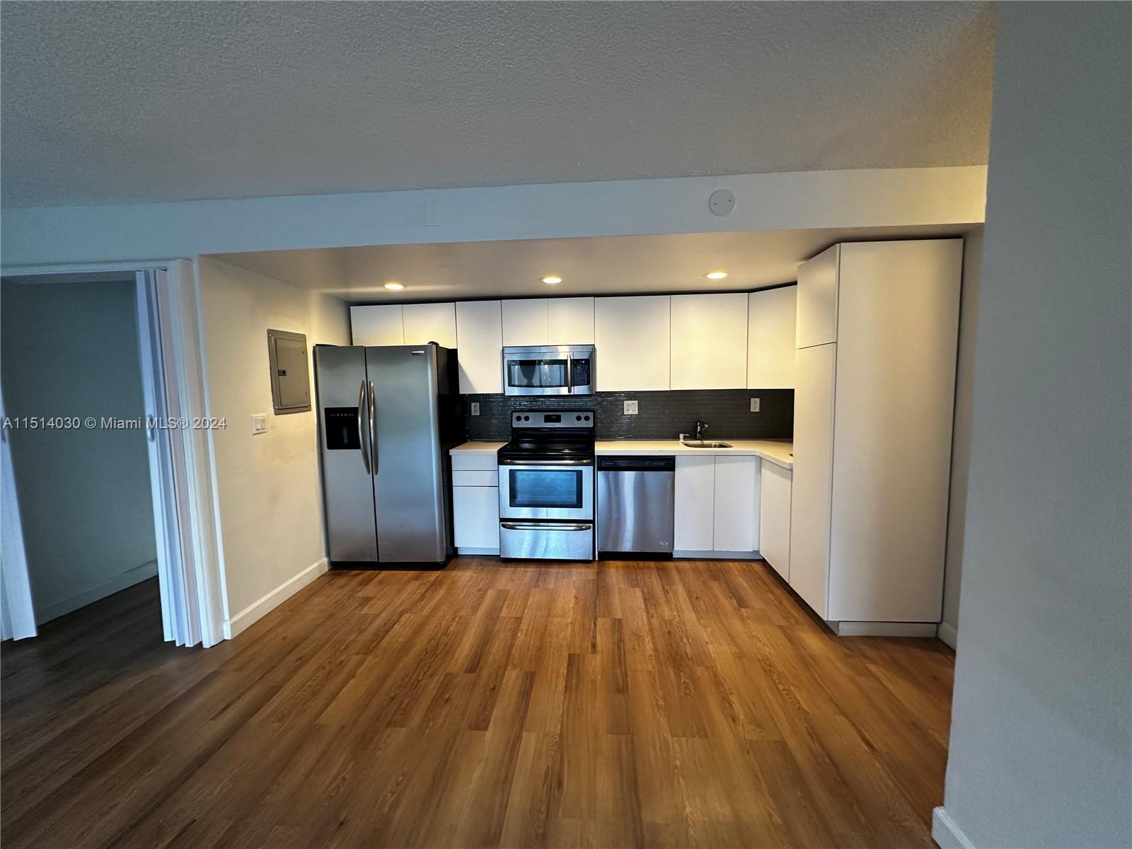 APPLICTION FE IS $150.00 Money Order or Cashier’s Check (No Personal Checks) payable to Exclusive Property Management Inc. per applicant over 18 years old or $150 per married couple (with marriage certificate)
CONDO HAS NO RESERVES
NO WASHER AND DRYER IN THE UNIT. LAUNDRY FACILITY ONSITE