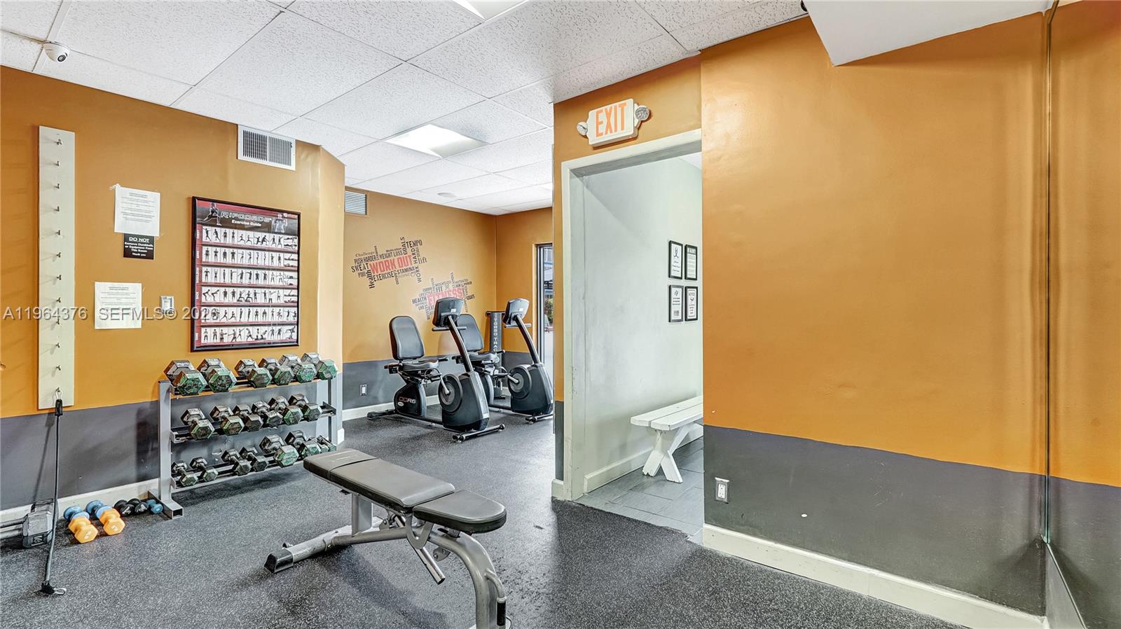 HILLCREST COUNTRY CLUB AP - Residential