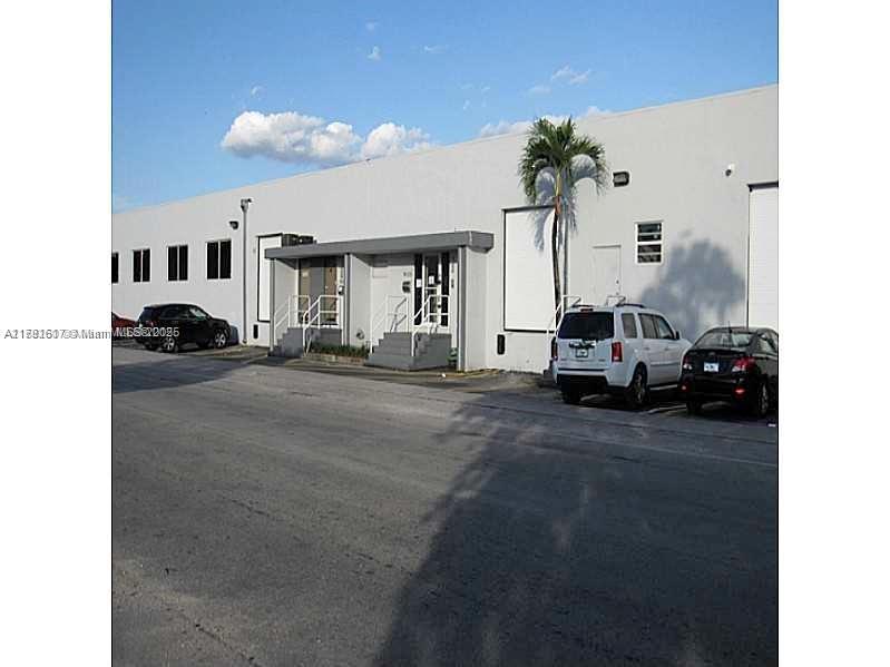 ±3,000 SF Dock-High Warehouse | East North Miami
Versatile warehouse space in East North Miami, just one block west of US-1 between NE 135th St and NE 163rd St. Features dock-high loading, good ceiling height, three private offices, and a reception area. Very close to major highways, ideally situated between Port of Miami & Port Everglades, and Miami & Fort Lauderdale International Airports. Surrounded by high-end residential neighborhoods. Highly desirable, high-demand location perfect for storage, light industrial, or creative use.
