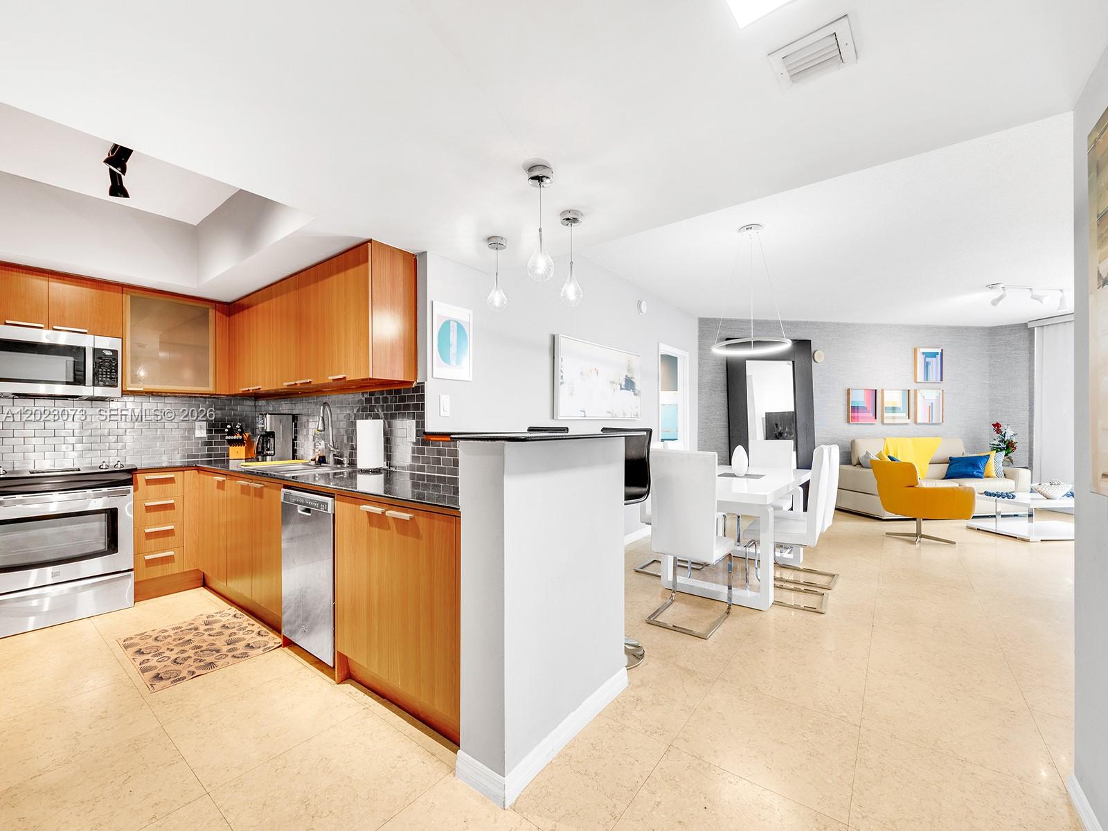 LA PERLA CONDO - Residential