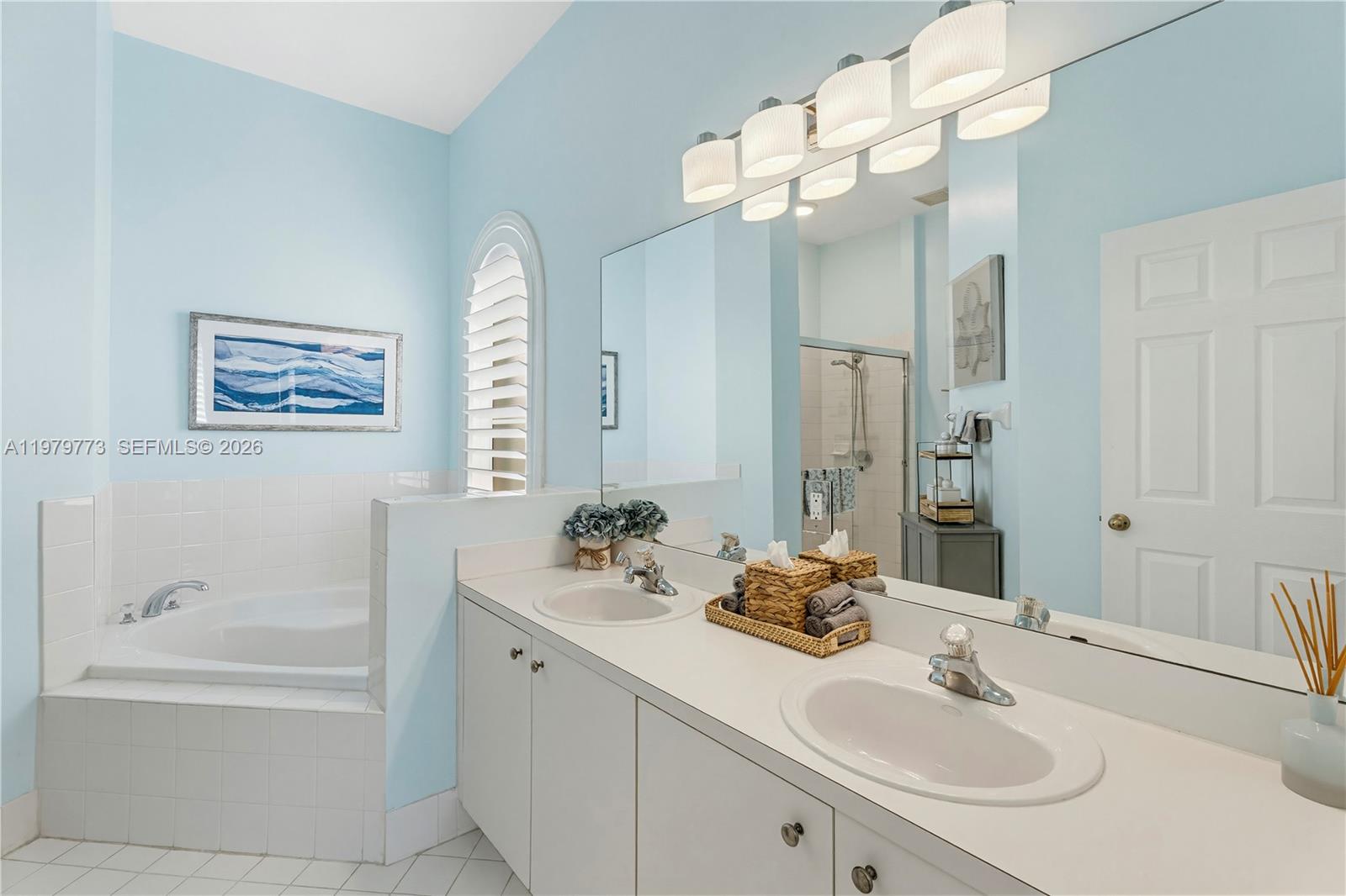 LAKES BY THE BAY KAYE - Residential