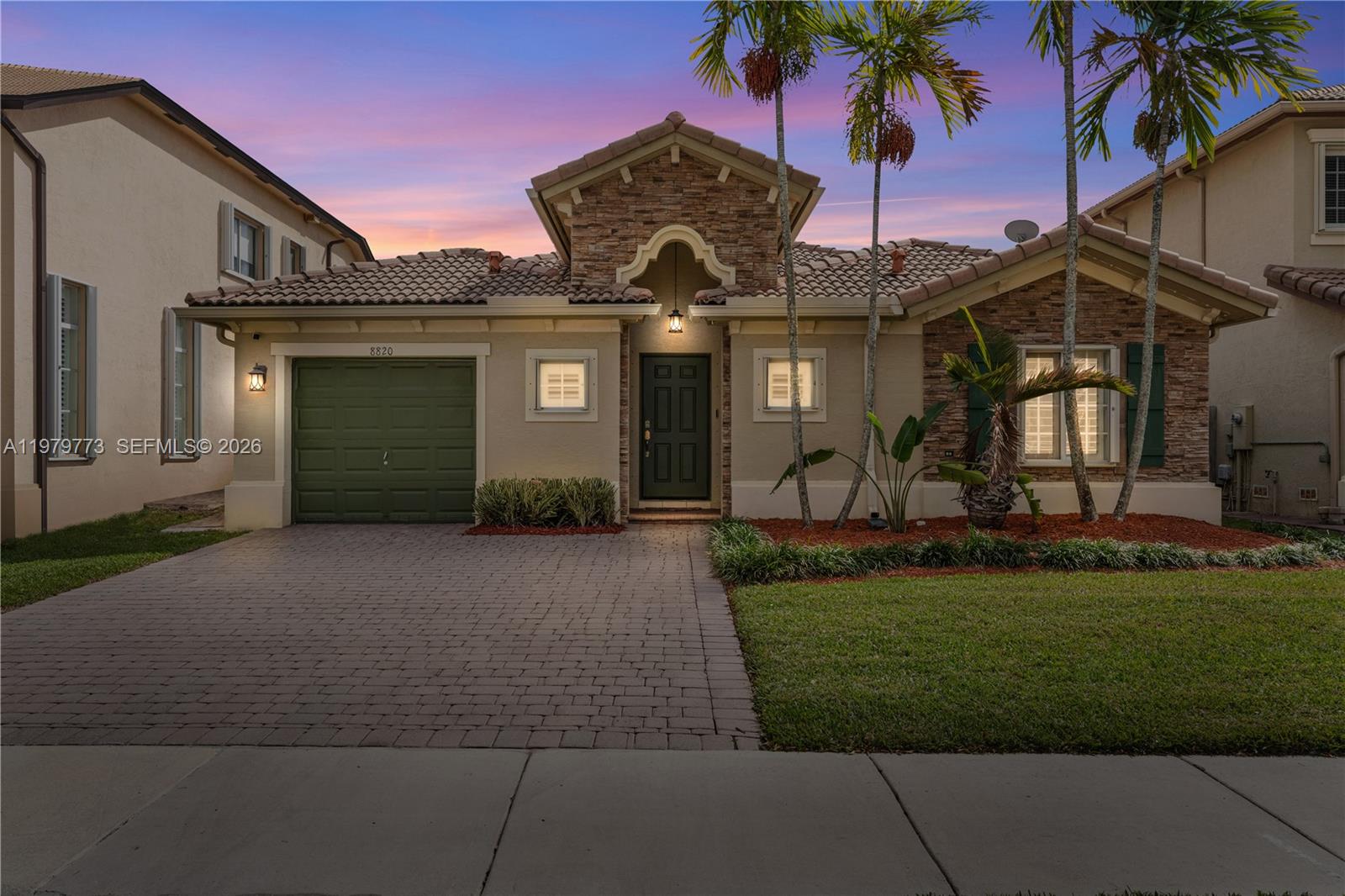 LAKES BY THE BAY KAYE - Residential