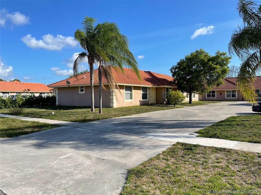 Beautiful Villas in the heart of the Equestrian paradise.  Great income opportunity property consisting of 6 Duplex (12 units) each one with 3 bedrooms, 2 bathrooms, and 2 parking spaces and back yard Fenced with no rental restrictions. Units are in very good condition. No HOA is involved on these properties!

All units occupied.  Great potential for Income improvement!