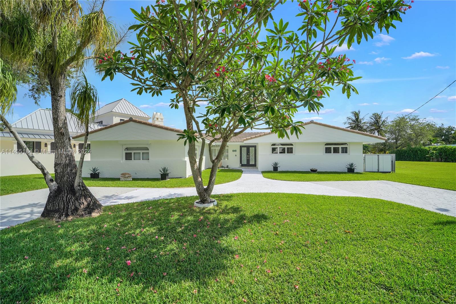 6485 Sw 52nd St St, Miami, Broward County, Florida - 5 Bedrooms  
4 Bathrooms - 