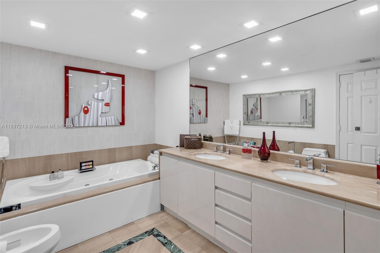 SANTA MARIA CONDO - Residential