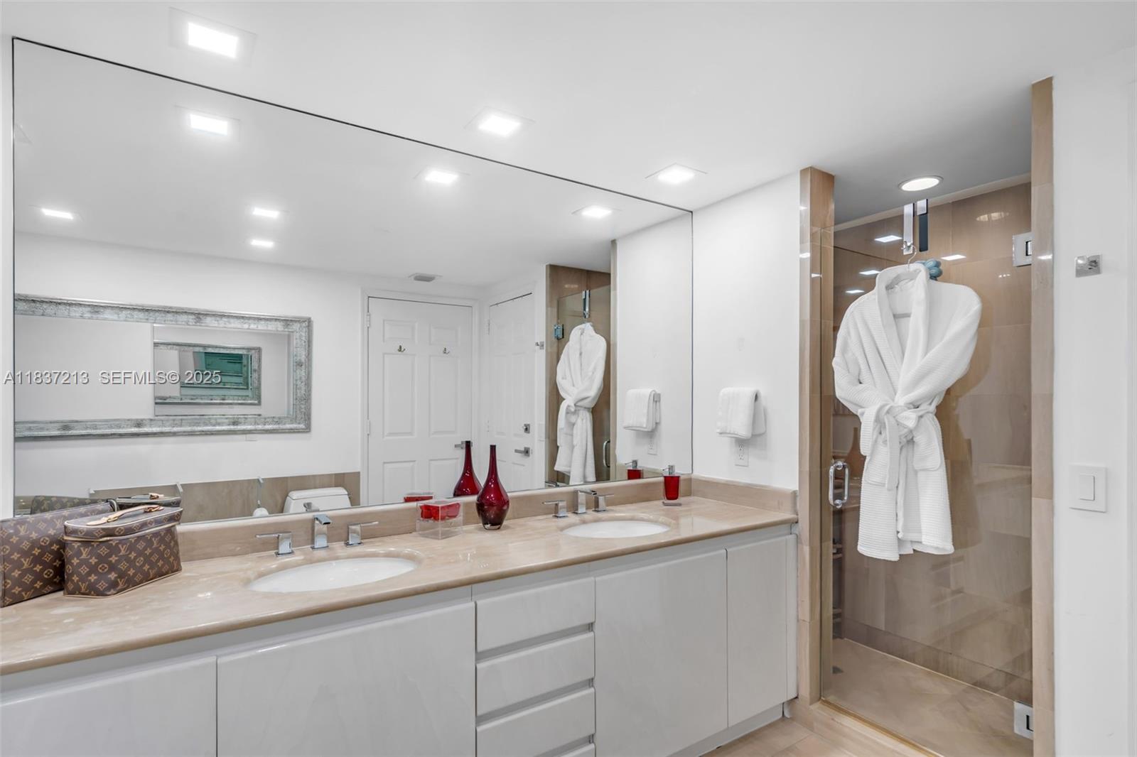 SANTA MARIA CONDO - Residential