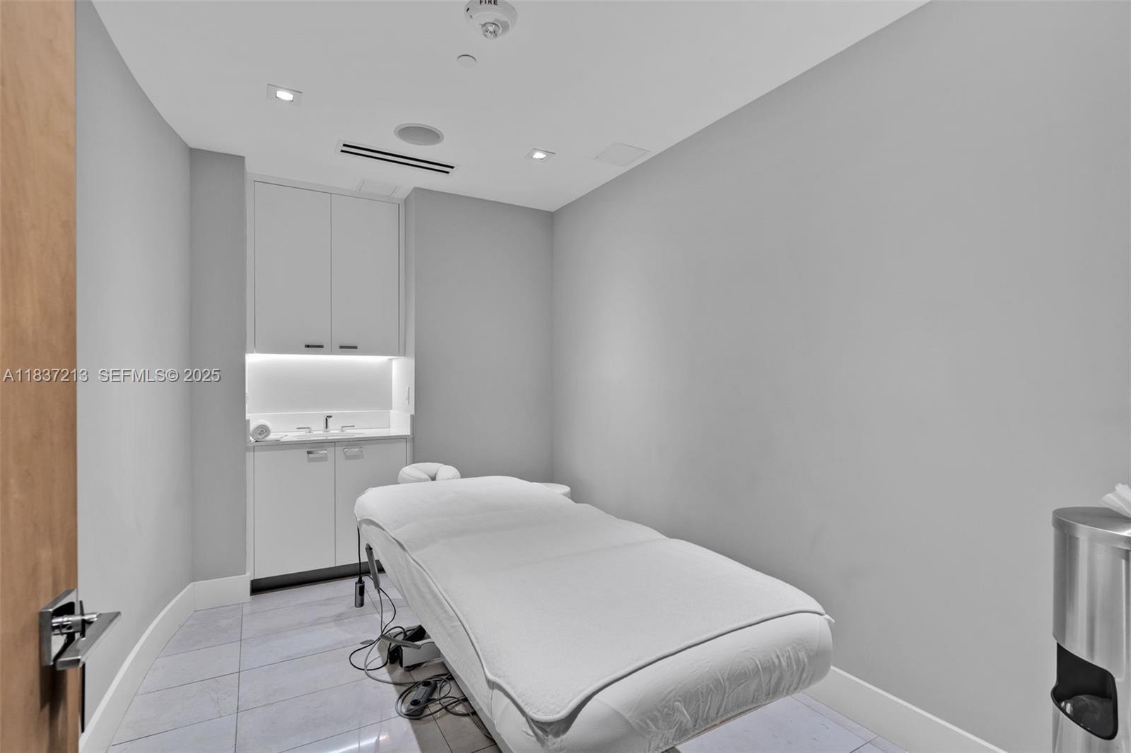 1643 Brickell Ave 1406