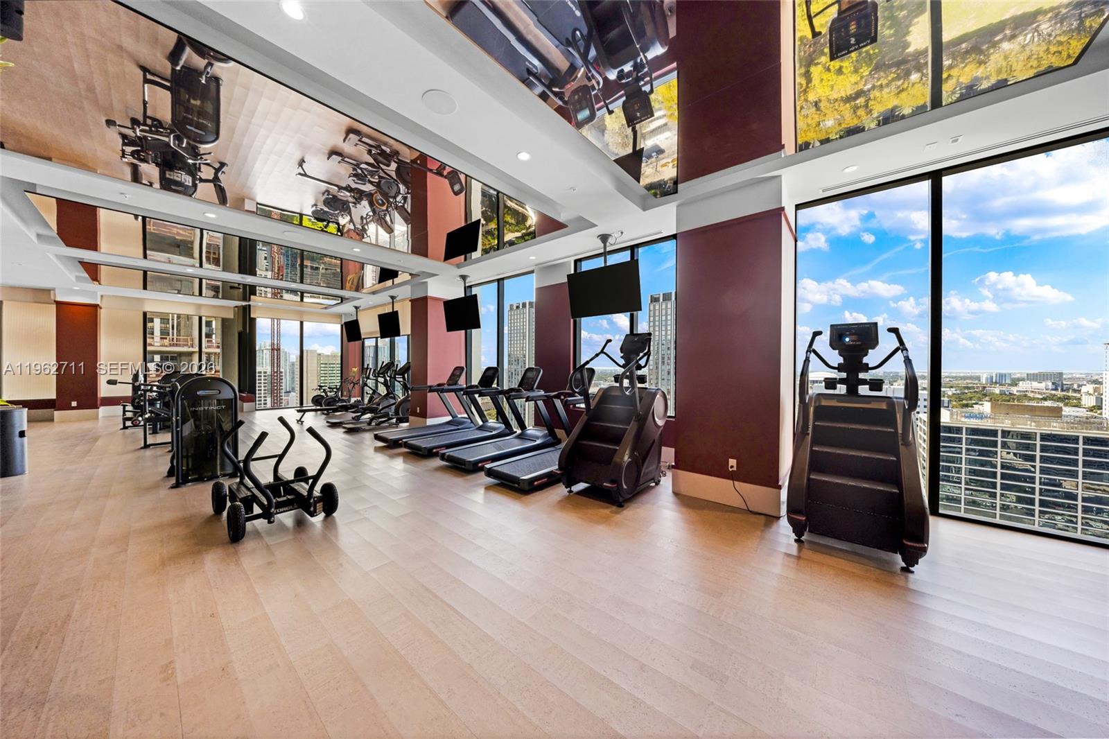 The Crossby Miami Worldcen - Residential