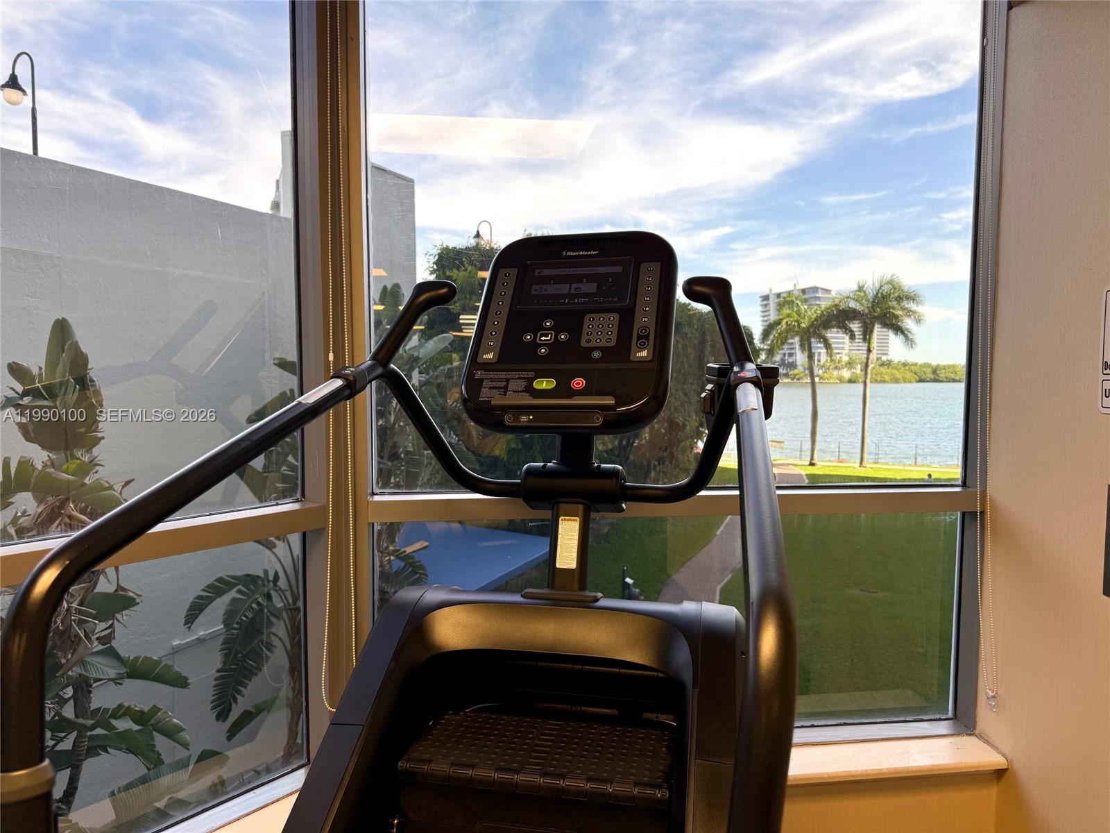 MYSTIC POINTE TOWER 500 C - Residential