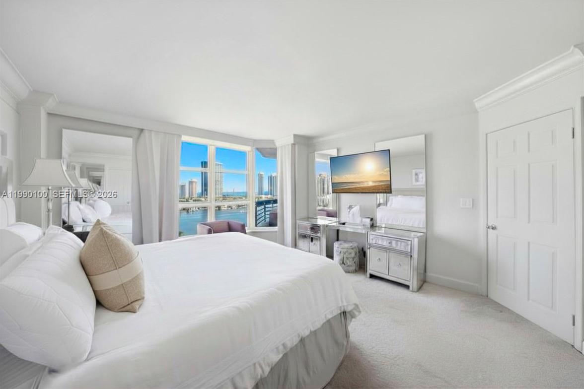 MYSTIC POINTE TOWER 500 C - Residential