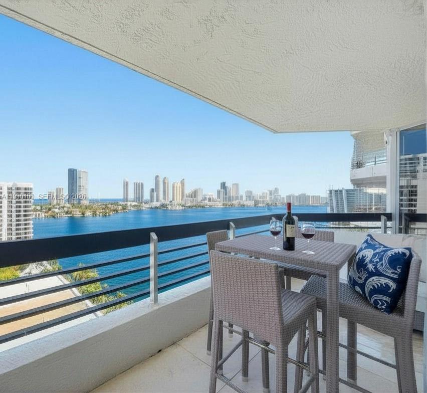 MYSTIC POINTE TOWER 500 C - Residential