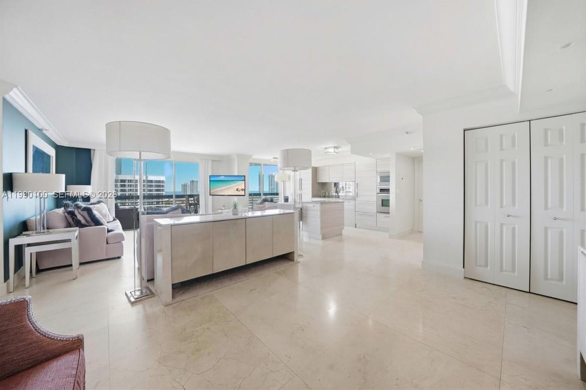 MYSTIC POINTE TOWER 500 C - Residential