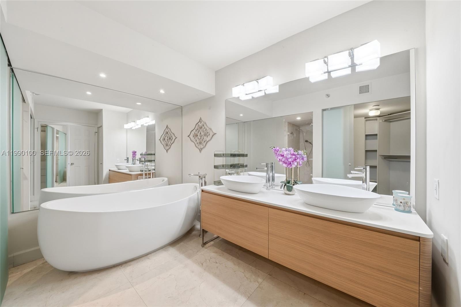 MYSTIC POINTE TOWER 500 C - Residential